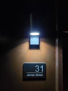 Modern Studio Apartment in Blackburn Town Centre - 8