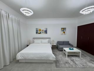 England Cluster International City - Bright,Spacious and Well Furnished Studio - 7