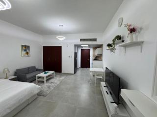 England Cluster International City - Bright,Spacious and Well Furnished Studio - 5