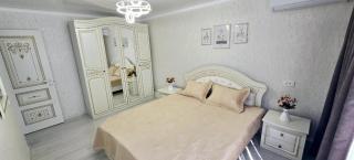 3х - ком Люкс Площадь Аль - Фараби 2 в центре Шымкента - 3й этаж - 1