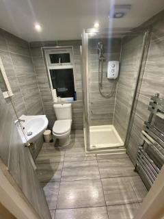 4 bedroom Apt - 5 mins to Tube - Londra - 6