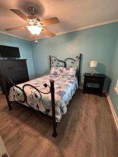 Walking distance to Ocean Annies! Ocean Front - Myrtle Beach - 1