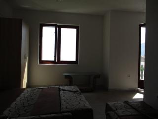 Charming Budva Apartment with Garden View - Budua - 6