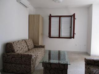 Charming Budva Apartment with Garden View - Budua - 4