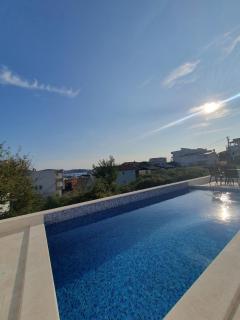 Meerblick & Pool - Šušanj - 0
