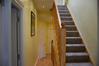 4 bedroom Apt - 5 mins to Tube - 3