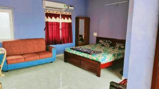 KSR Premium Homestay Just a 5minute walk to Sri Padmavathi Ammavari Temple and a 10minute drive from the railway and bus stations Enjoy super speed WiFi for a seamless stay - Tirupati - 0