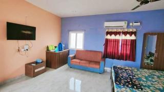 KSR Premium Homestay Just a 5minute walk to Sri Padmavathi Ammavari Temple and a 10minute drive from the railway and bus stations Enjoy super speed WiFi for a seamless stay - Tirupati - 4