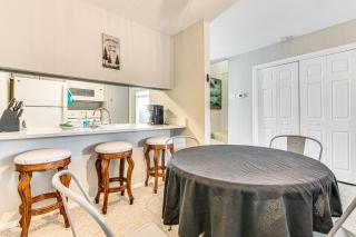 4 Mi to Greers Ferry Lake Condo with Deck and Balcony - 5