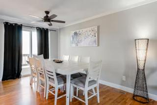 4 Bedrooms and 5 Beds with Game Room Only 5 min Drive to College and Perfect for Family's - 3