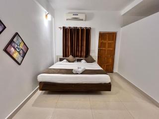Aura rooms & swimming pool, calangute - 4