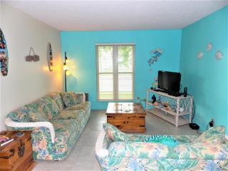 Seaside retreat- Great location fish station - 9