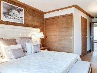 Spacieux appartement 5 pièces, proche commerces et pistes, avec terrasse et parking - FR-1-562-31 - Courchevel - 2