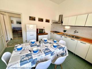 Luisa 1P, 3 camere, clima, wifi, a soli 100 m dal mare! by Alfareal - 2