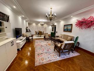 Vintage Charm & Spacious Comfort in Zayed 2000 - only families & single travelers - Sheikh Zayed - 0