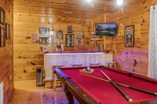 Bearadise-Private Cabin that Sleeps 8, with 3 Full Bathrooms, Pool Table, Board Games and Wet Bar - Sevierville - 7