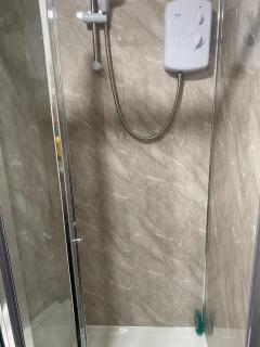 Renovated En-suite in Wolverhampton - Coseley - 4