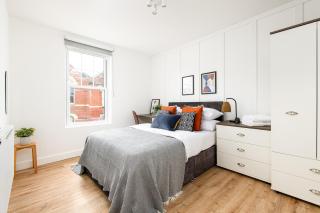 Stylish-5bed-5bath-FreeParking-By FabAccommodation - Bristol - 8