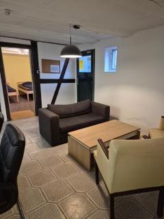 Montage Wohnung zum Walnussbaum Deutschhof - - 1