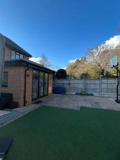 Charming Home Close to it All - 8