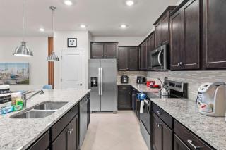 Beautiful 5BR Home Private Pool and Themed Rooms - Orlando - 2