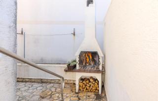 1 Bedroom Awesome Apartment In Vir - Vir - 7