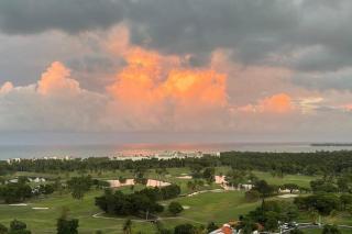 Wyndham 4BR Penthouse Ocean View - Carmelita - 2