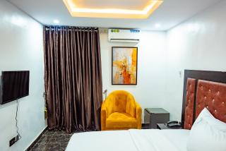 Radiant Hotel & Suites - Arida - 7