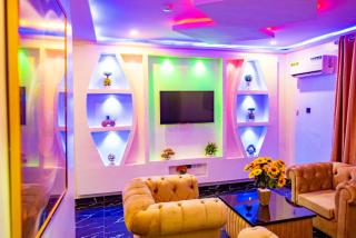 Radiant Hotel & Suites - Arida - 1