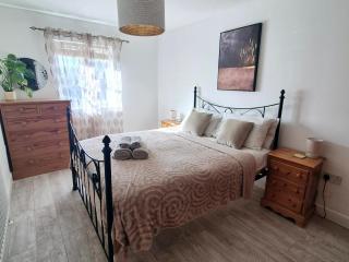Spacious two bedroom apartment with one parking space - Thame - 6
