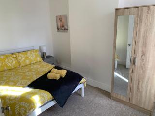 Stylish Home near Shopping Plus Dining - Book Summer Stays Now - Nottingham - 3
