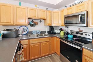 Bay Daze - Waterfront townhome w private boat dock! - 4
