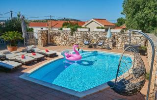 Amazing Home In Najevi With Wifi - Dograde - 2