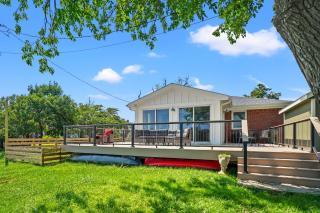 Beach Bungalow - Pet friendly cottage w/ Amazing views! - Deep Hole - 0