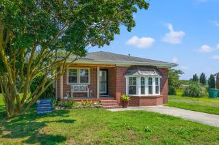 Beach Bungalow - Pet friendly cottage w/ Amazing views! - Deep Hole - 8
