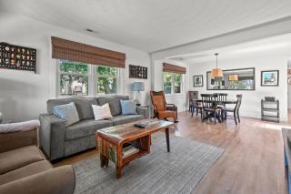 Beach Bungalow - Pet friendly cottage w/ Amazing views! - Deep Hole - 6