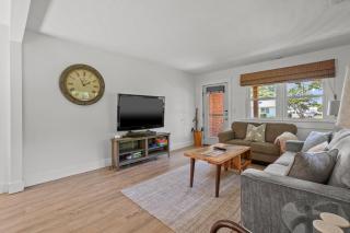Beach Bungalow - Pet friendly cottage w/ Amazing views! - Deep Hole - 3