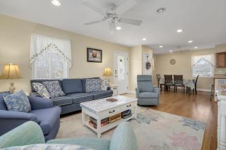 Beach Haven - Modern Home; Close to town! - 1