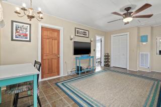 Bue Crab Bungalow - Charming in-town cottage! - 3