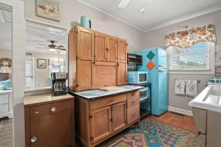 Bue Crab Bungalow - Charming in-town cottage! - Birch Town - 1