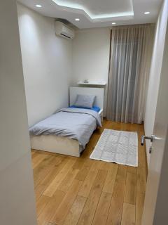 Central Garden grand luxurious apt - 3