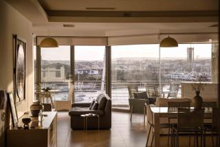 Seafront condo with a view of Valletta - 1
