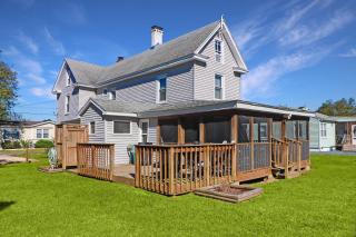 Blue Point - Pet friendly with Outdoor shower! - Chincoteague - 0
