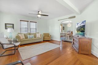 Changing Tide - Downtown location with large deck! - 2