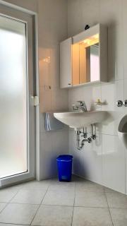 Doppelzimmer mit Bad, Terrasse und Pool - Ližnjan - 3