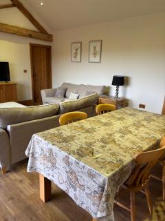 Courtside Barn, Lynn, Newport - 2