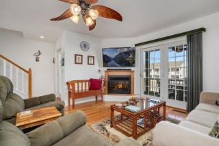 Charlie's Bayside Retreat - Pet friendly, In town! - 1