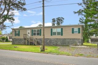 Charlie's Cove - Pet friendly w/ Fenced yard! - - 0