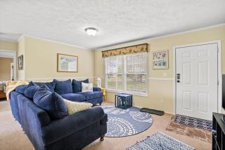 Charlie's Cove - Pet friendly w/ Fenced yard! - - 7
