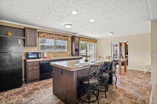 Charlie's Cove - Pet friendly w/ Fenced yard! - - 5